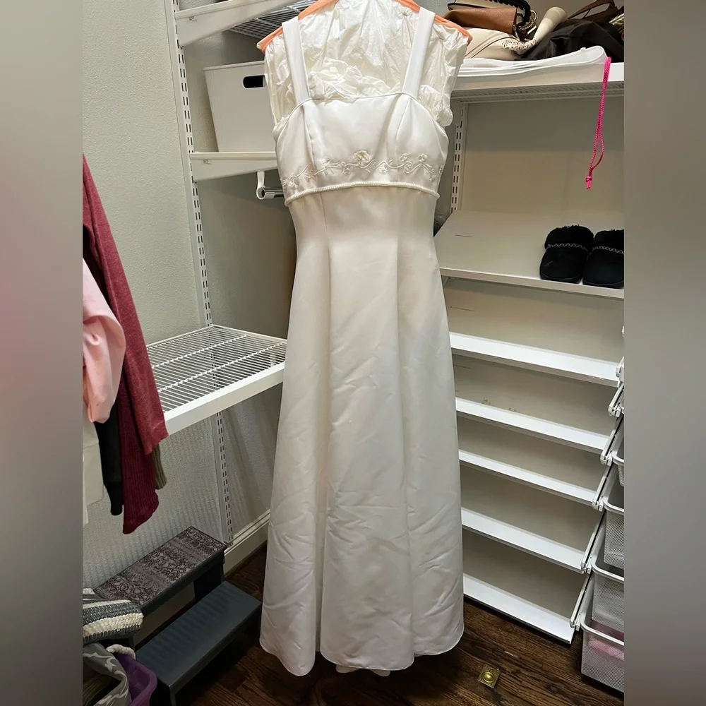 White graduation, wedding, event gown - Picture 1 of 5